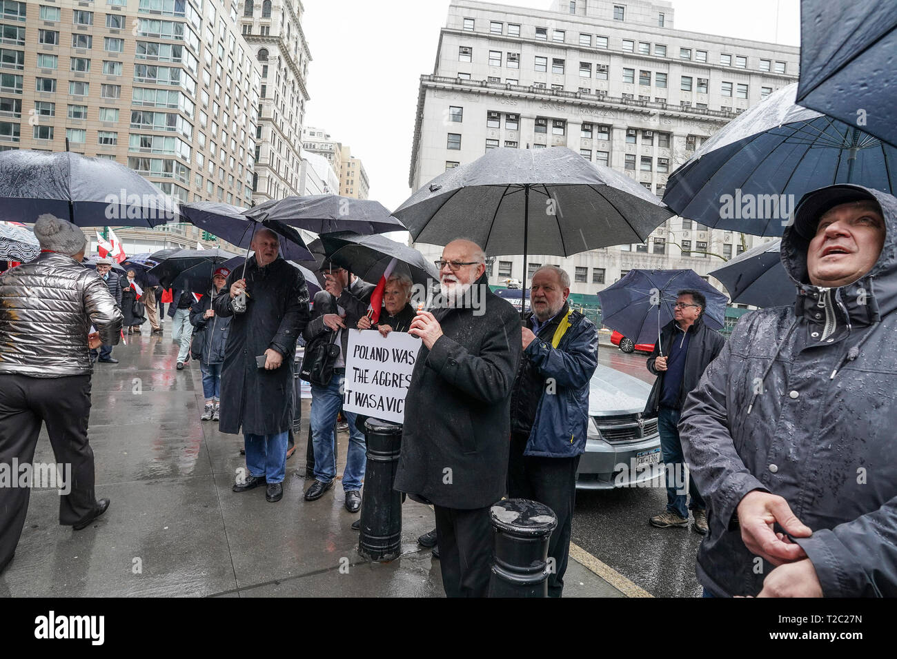 Janusz Sporek parla al rally organizzato dal polacco americani contro S.447 firmato dal presidente Trump che supporta le vittime della Shoah e delle loro famiglie in Federal Plaza (foto di Lev Radin / Pacific Stampa) Foto Stock