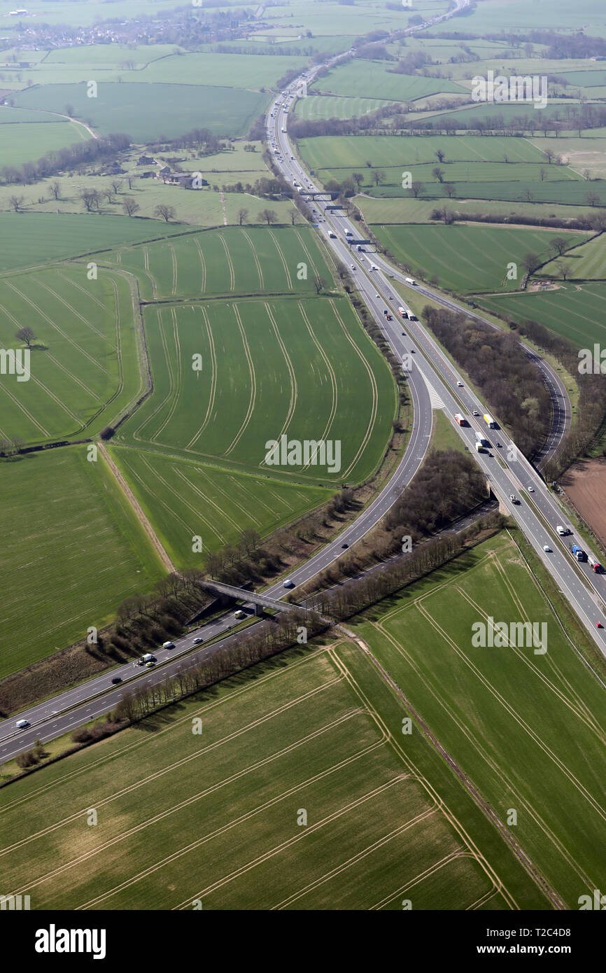 Vista aerea guardando a sud dell'A1M, autostrada vicino Darlington dove la A66 unisce su strada Foto Stock