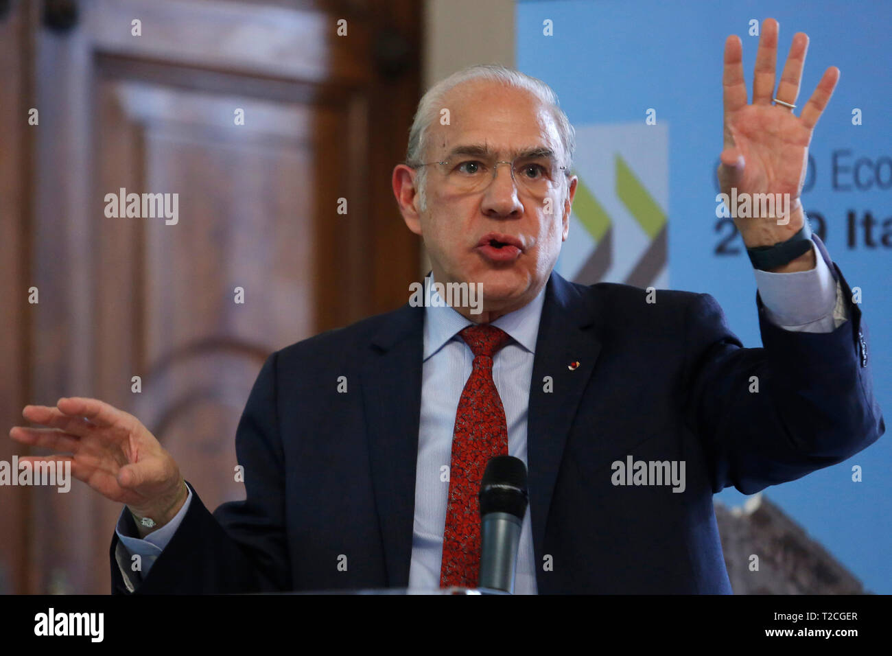 Roma, Italia. 1 Aprile, 2019. Il segretario generale dell'OCSE Angel Gurria Roma 1 aprile 2019. Presentazione del rapporto OCSE su Italia 2019. La relazione afferma dopo una modesta ripresa, l'economia italiana è indebolimento. foto di Samantha Zucchi Insidefoto/credito: insidefoto srl/Alamy Live News Foto Stock