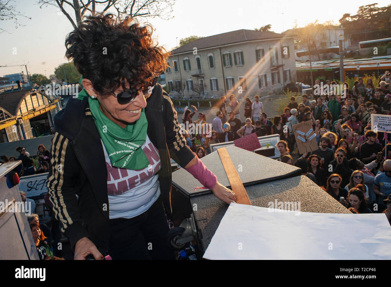 Marta Dillon, co-fondatore del movimento Ni n.a. Menos in Argentina visto durante la protesta. Le donne italiane Organizzazione Non n.a. di meno chiamato per un mese di marzo contro la tredicesima "Congresso Mondiale delle Famiglie" (WCF) di Verona. La WCF raccoglie diversi rappresentanti di "pro-vita" i movimenti in Europa e all'estero, personalità del mondo religioso contro l aborto e il secondo come riferito ha collegato a quanto di movimenti dei diritti. Non una di meno e di altre associazioni di protesta contro la WCF le posizioni contro l aborto, l omosessualità e i loro obiettivi per scrivere un'agenda globale e della politica in materia di questi Foto Stock