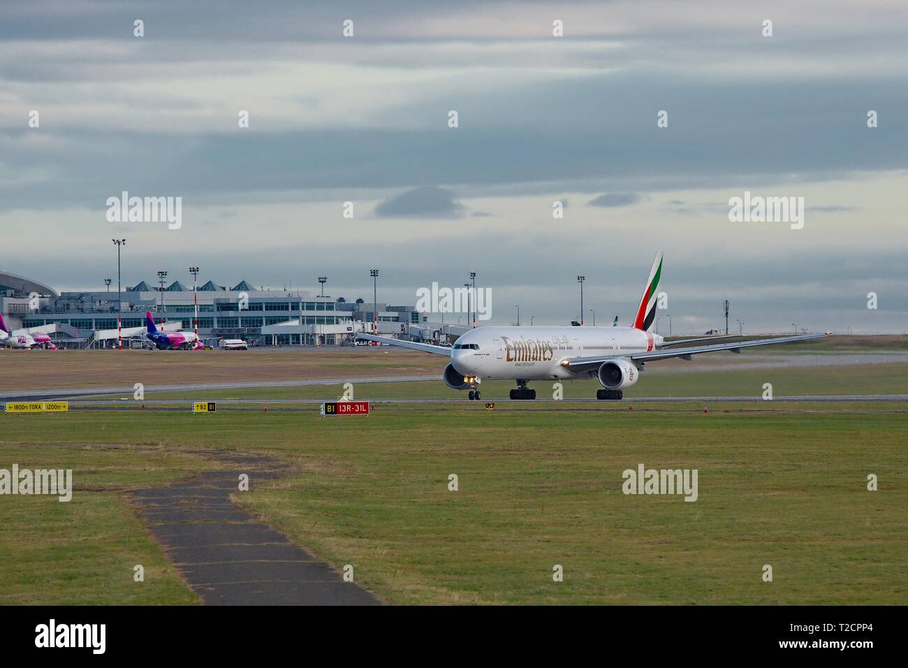 Piano tenendo spento Foto Stock