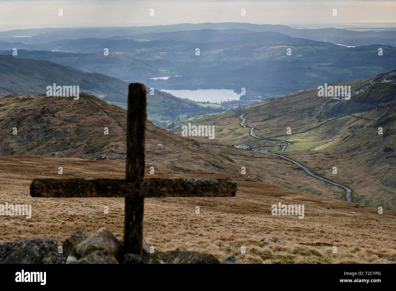 Un monumento vicino a caudale Moor, Kirkstone Pass, Lake District, Cumbria Foto Stock