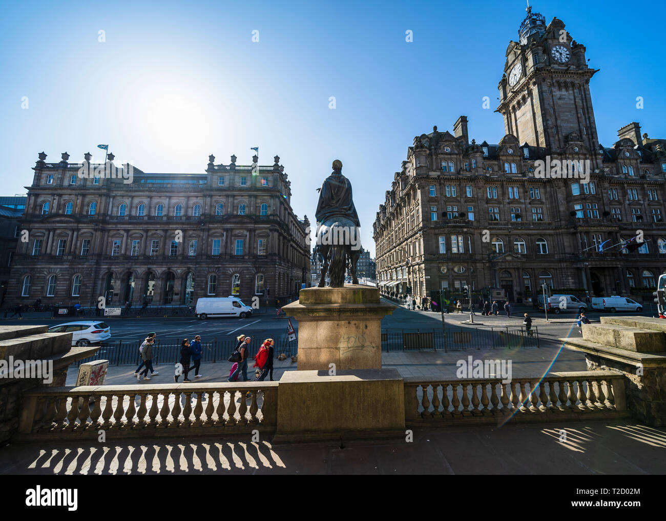 Vista generale di Princes Street e il Balmoral Hotel di Edimburgo, Scozia UK Foto Stock