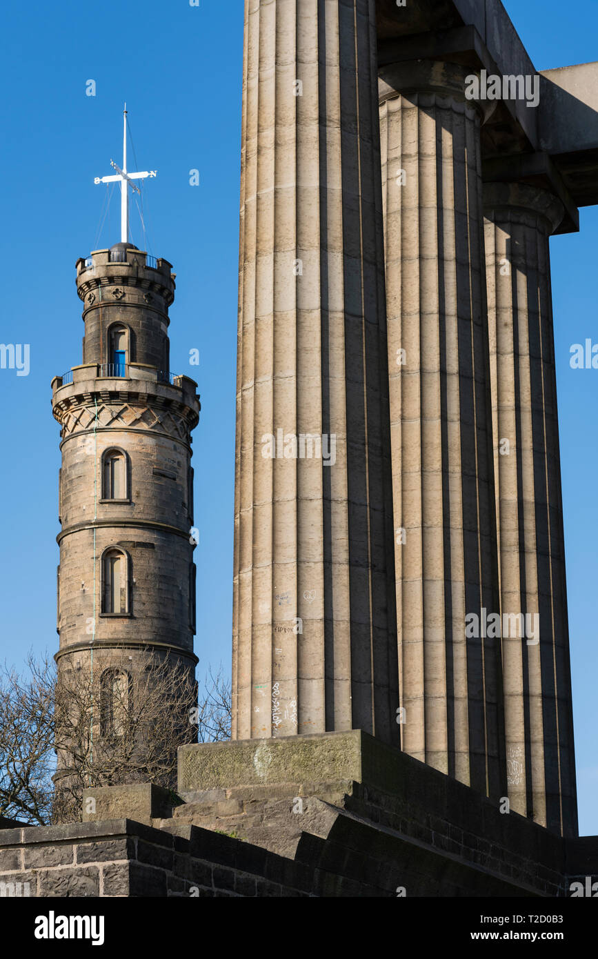 Monumento Nelson e il Monumento Nazionale di Scozia sulla destra su Calton Hill, Edimburgo, Scozia, Regno Unito Foto Stock