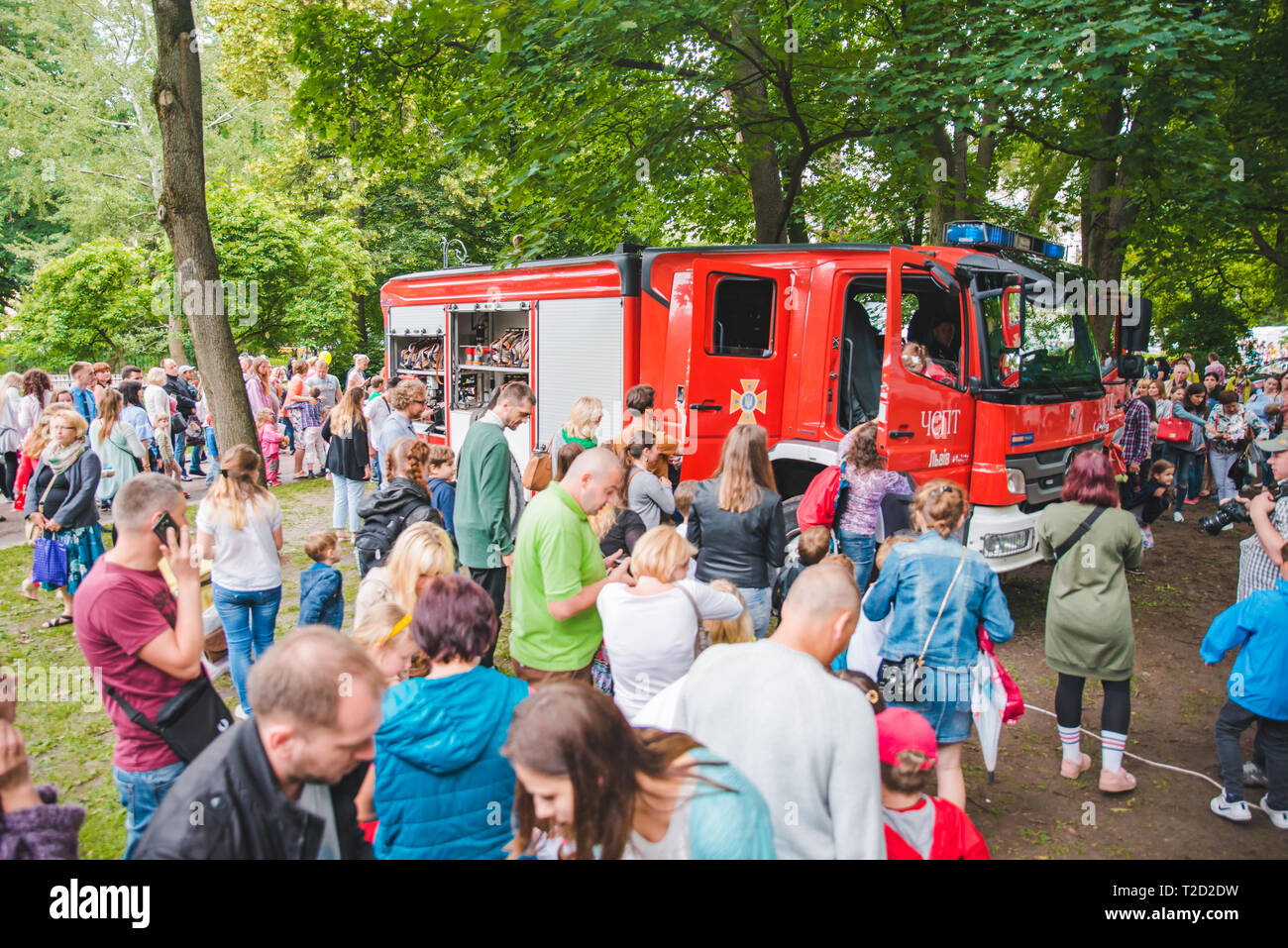 LVIV, Ucraina - Luglio 17,2018: le famiglie con i bambini a piedi da Park. professional kids day vacanze Foto Stock