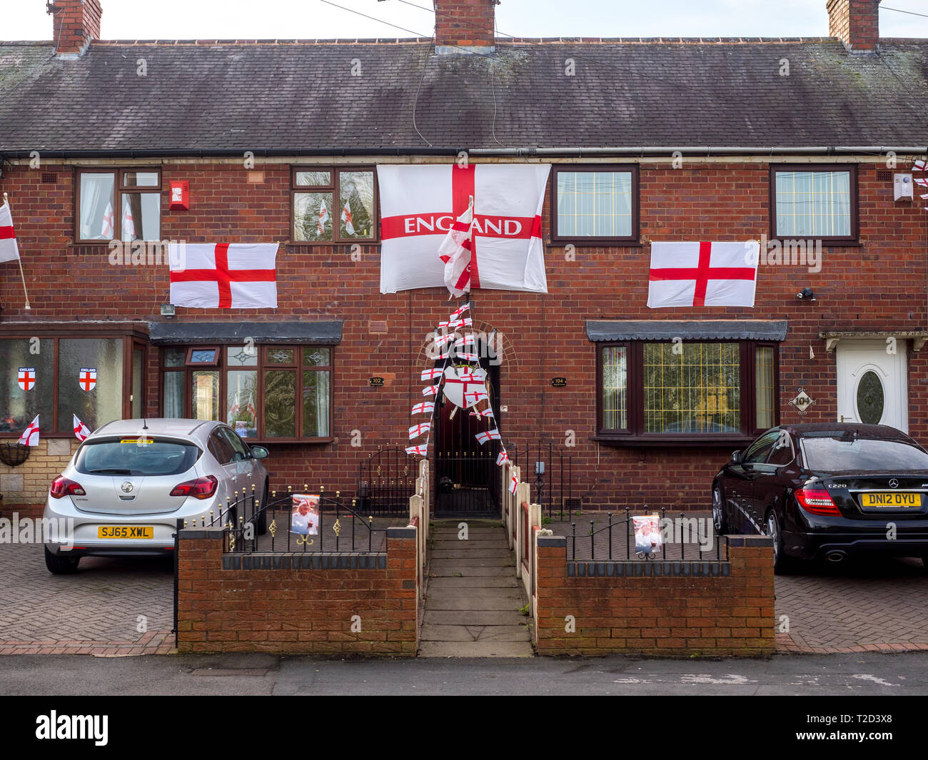 Una casa per celebrare il St George's Day, il santo patrono dell'Inghilterra. Foto Stock