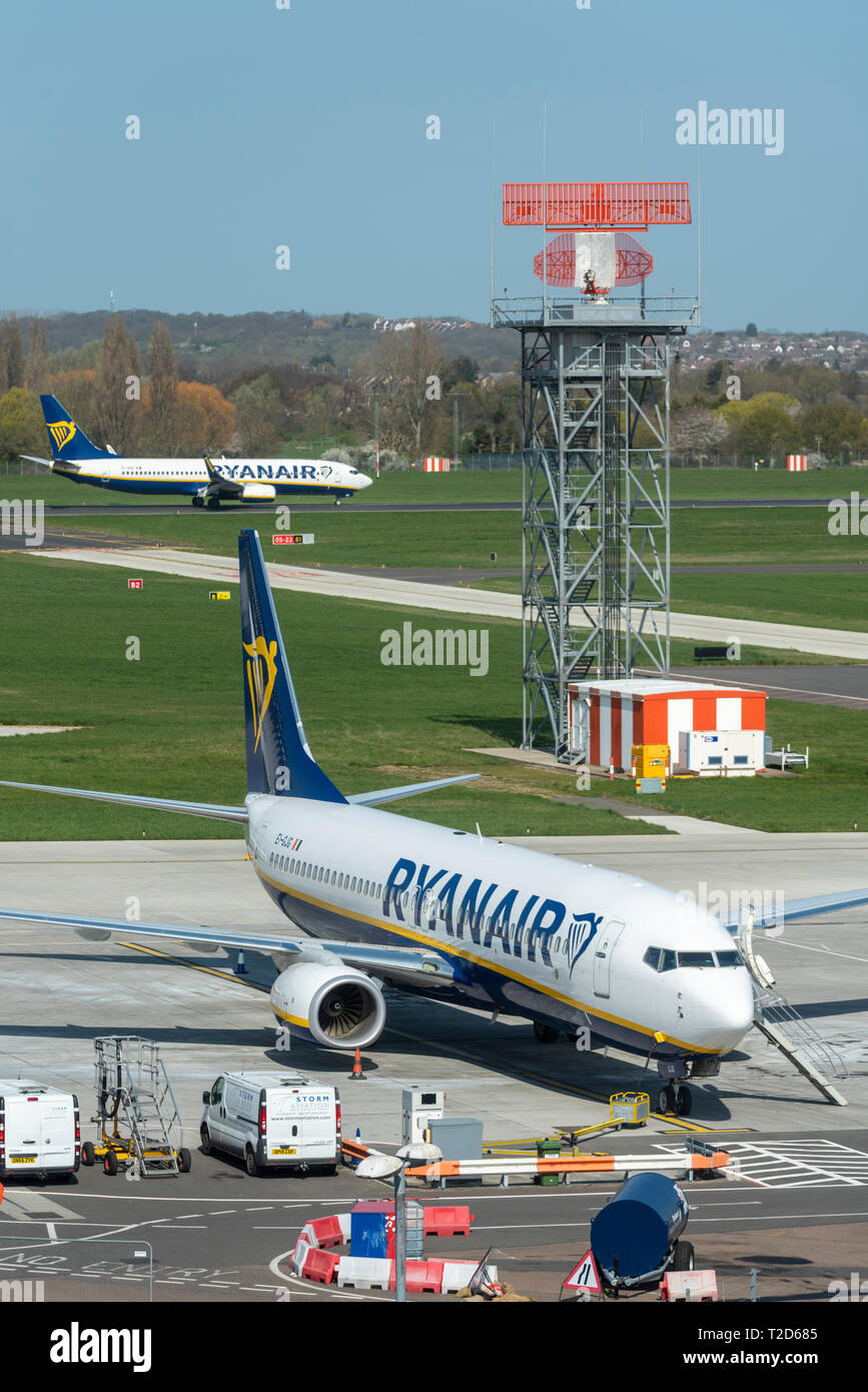 Ryanair aereo jet aerei a Londra aeroporto di Southend, Essex, Regno Unito. I primi due Ryanair Boeing 737 in posizionamento di operare nuove rotte Foto Stock