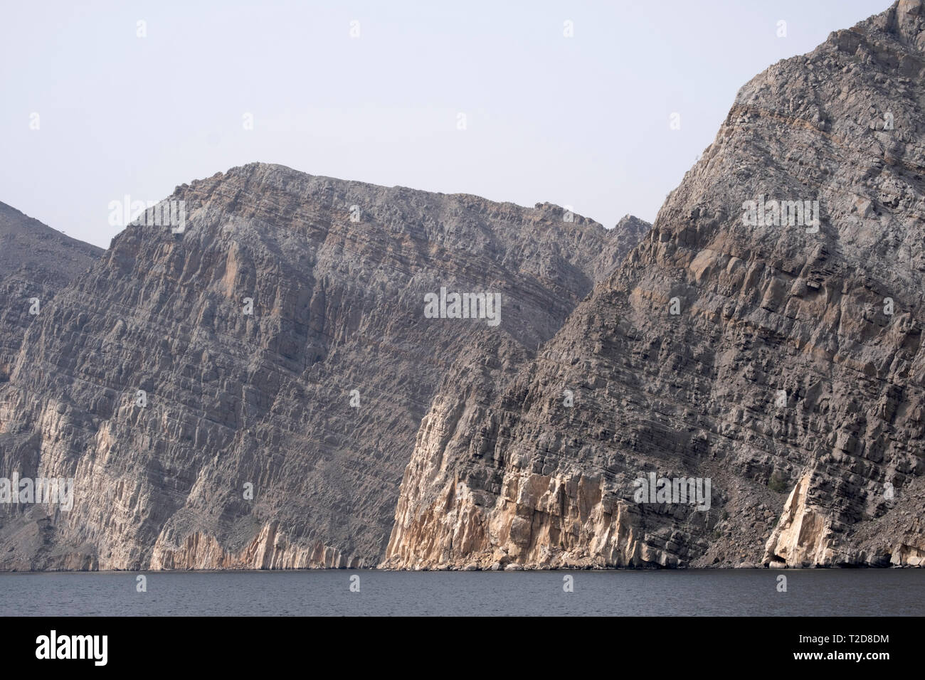 Montagne rocciose di Musandam in Oman Fiordi Foto Stock