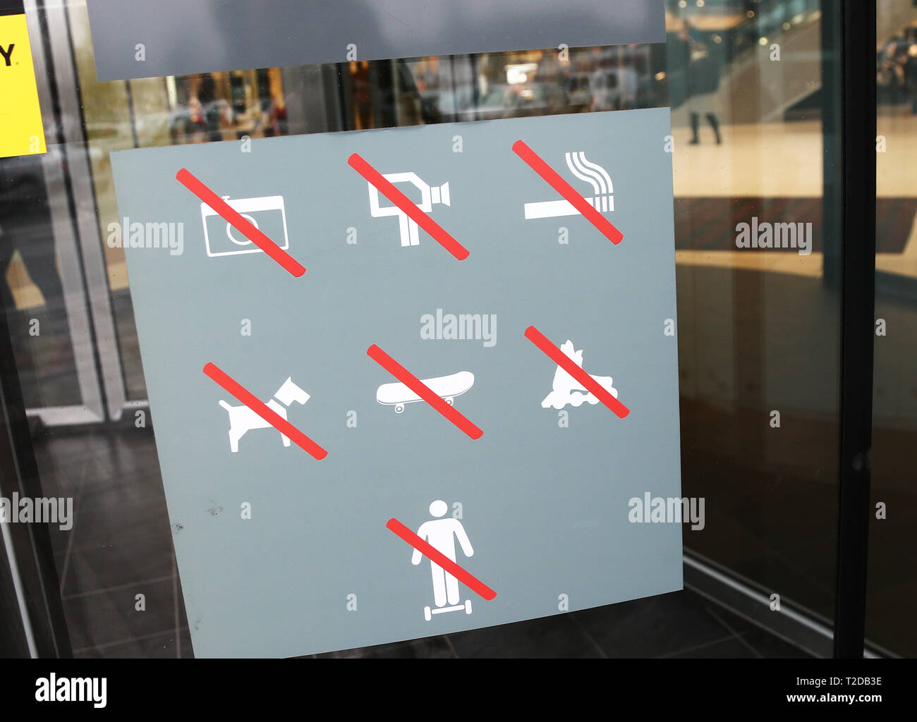 Segnale di divieto, contro di filmare e fotografare il fumo, in Marieberg di shopping center. Foto Stock