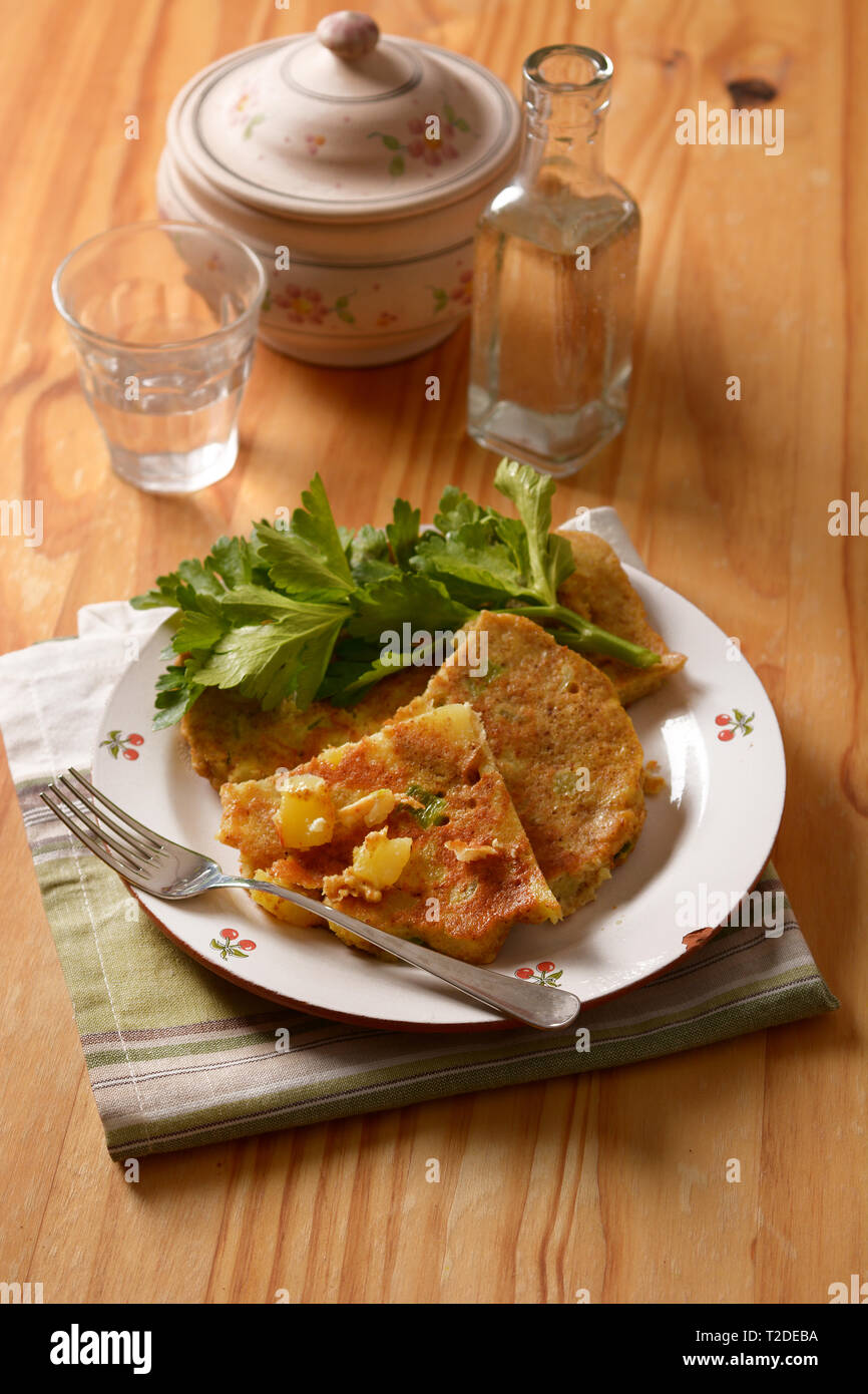 Italian Frittata con patate e sedano - primo piano Foto Stock