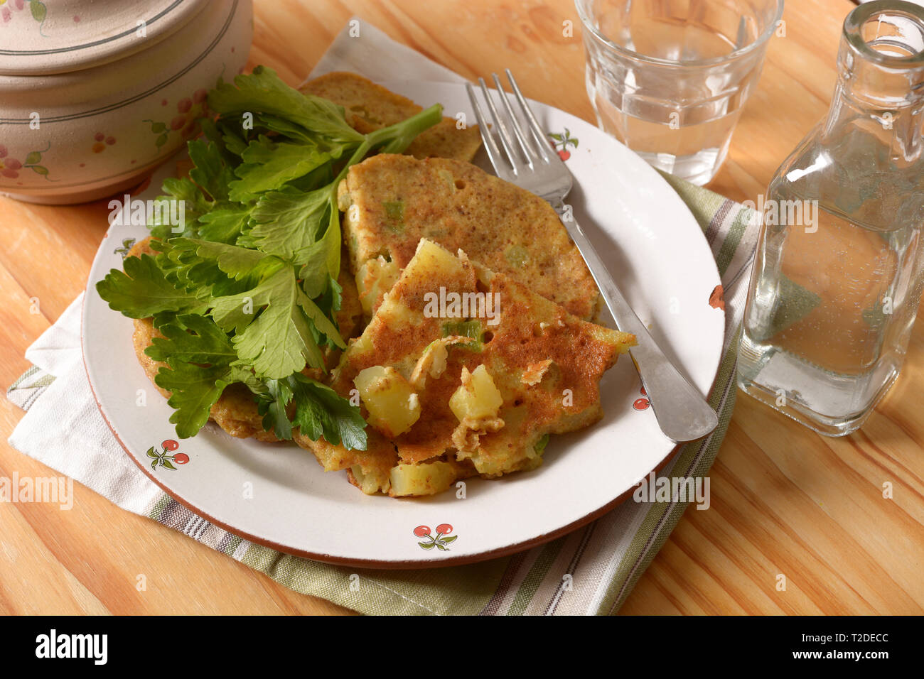 Italian Frittata con patate e sedano - primo piano Foto Stock