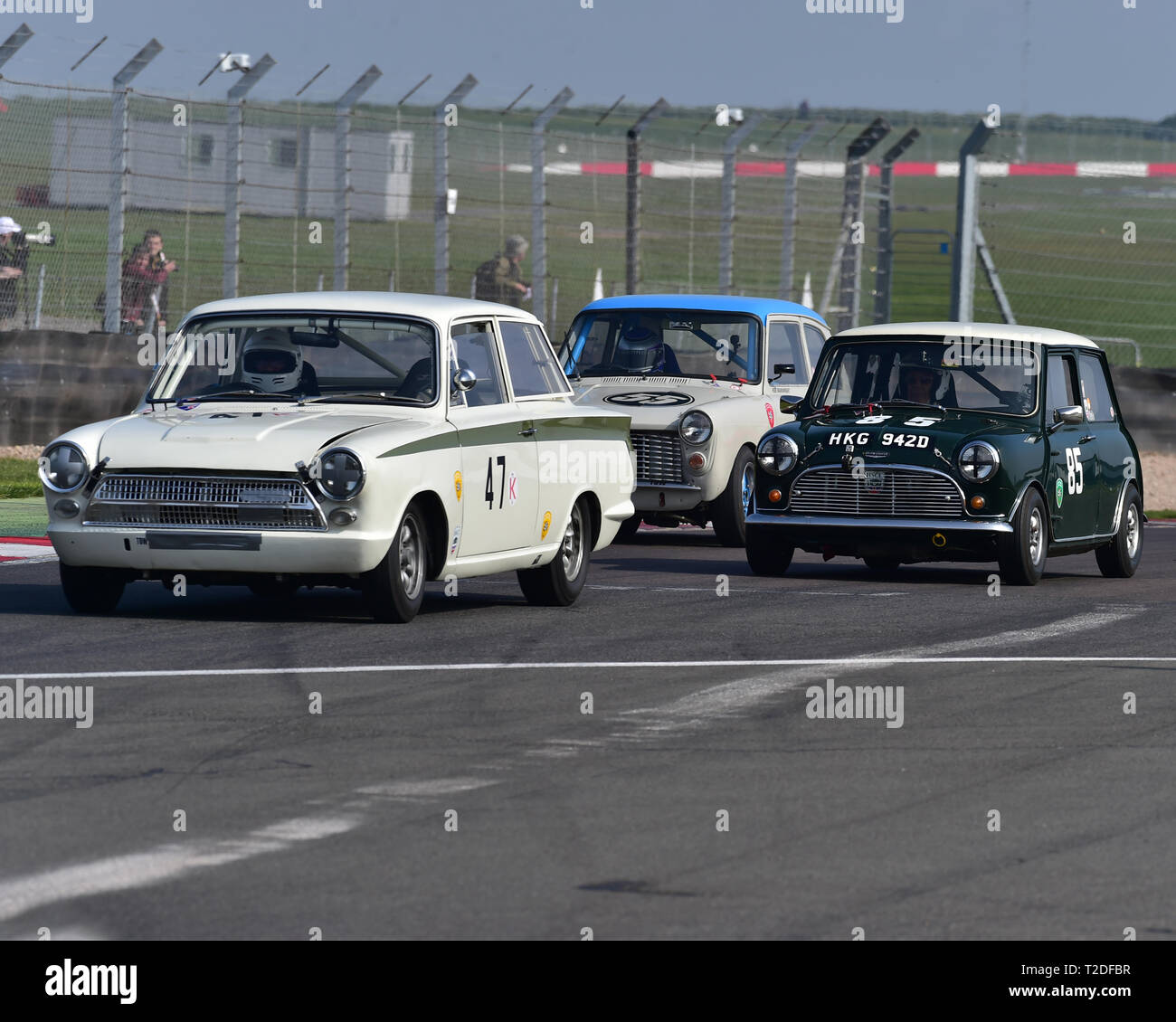 Nigel Cox, Ford Cortina Lotus Mk1, Roger Godfrey Austin Cooper S, Storico Touring Cars, HSCC, season opener, Sabato, 30 marzo 2019, Donington Pa Foto Stock