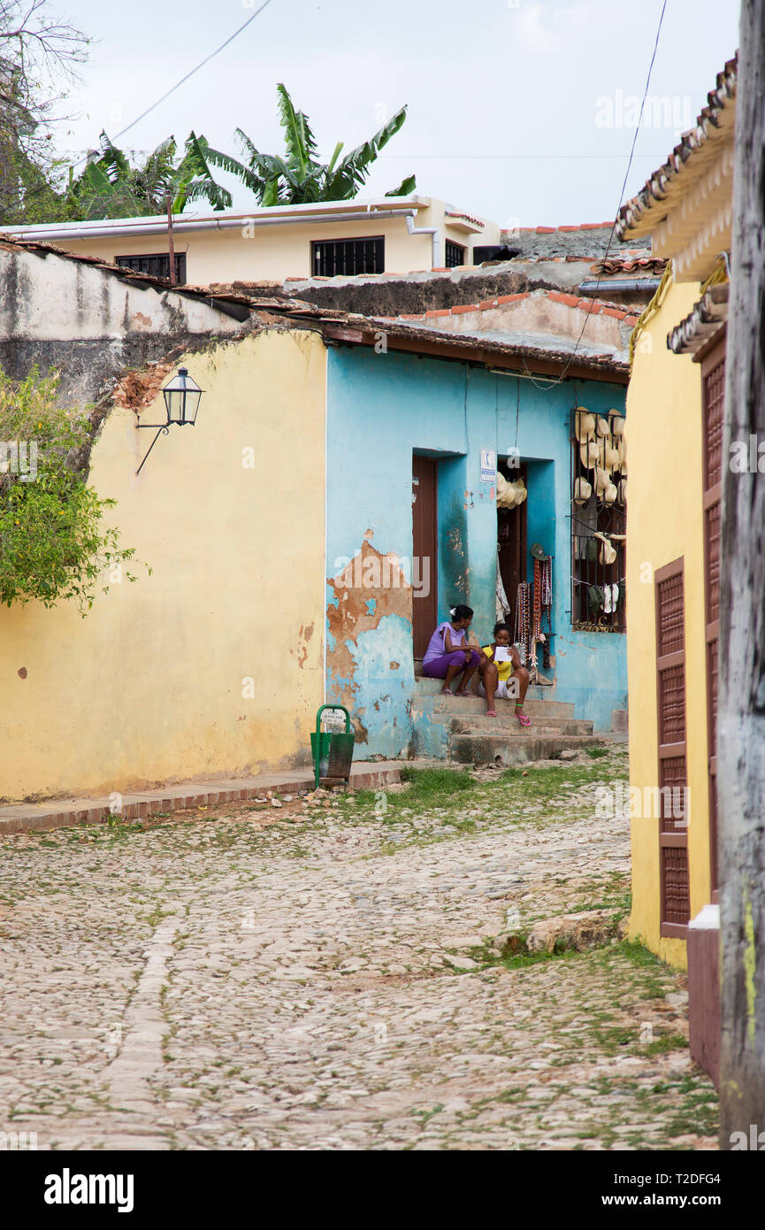 Torna in ciottoli street scene Trinidad, Cuba Foto Stock