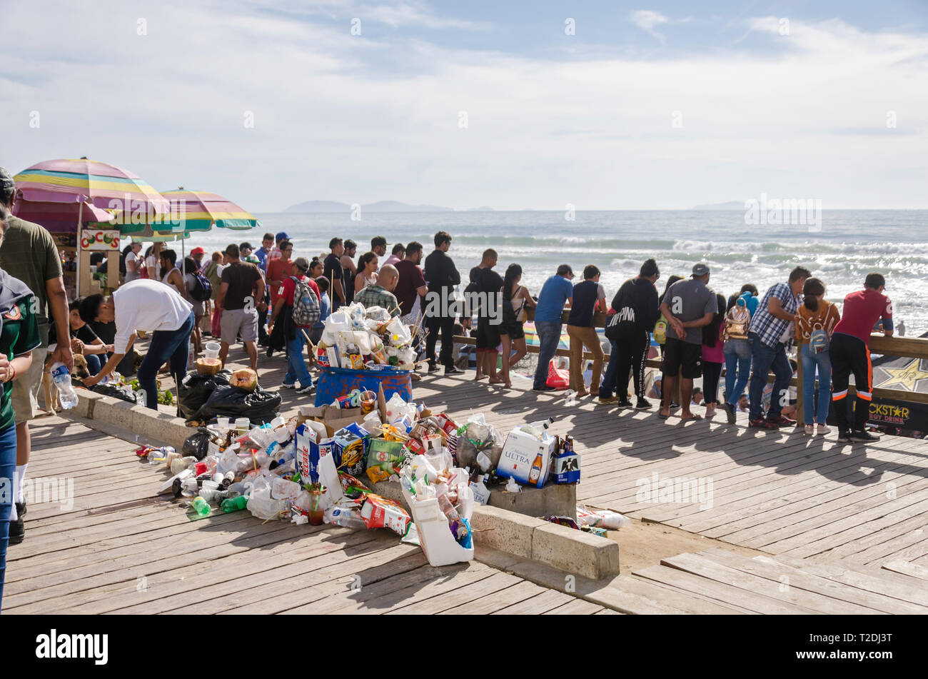 Il Cestino sulla spiaggia Foto Stock