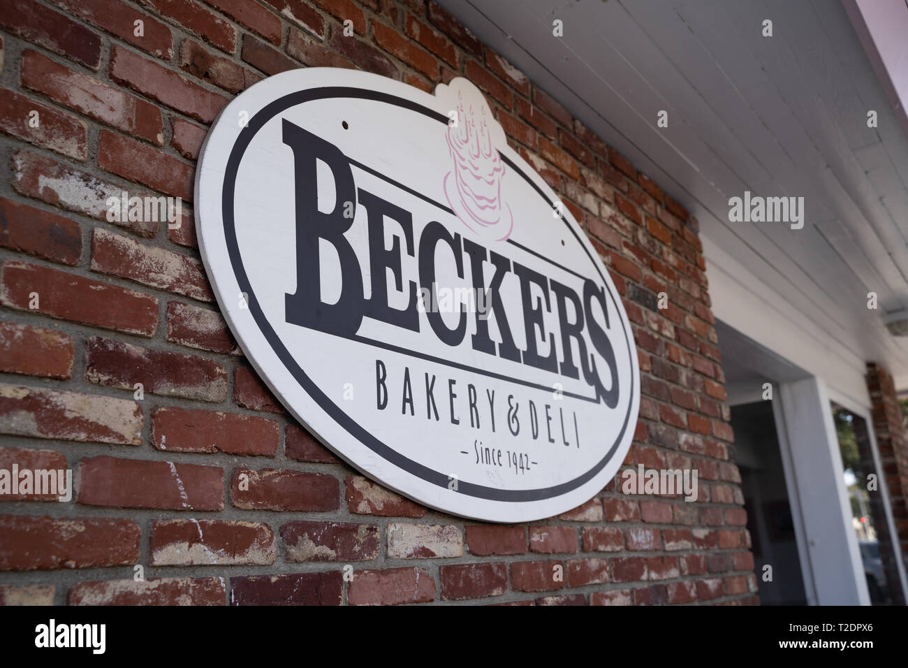 Manhattan Beach, California - Marzo 26, 2019: segno per Beckers panetteria e Deli nel centro cittadino di Manhattan Beach in California del Sud Foto Stock
