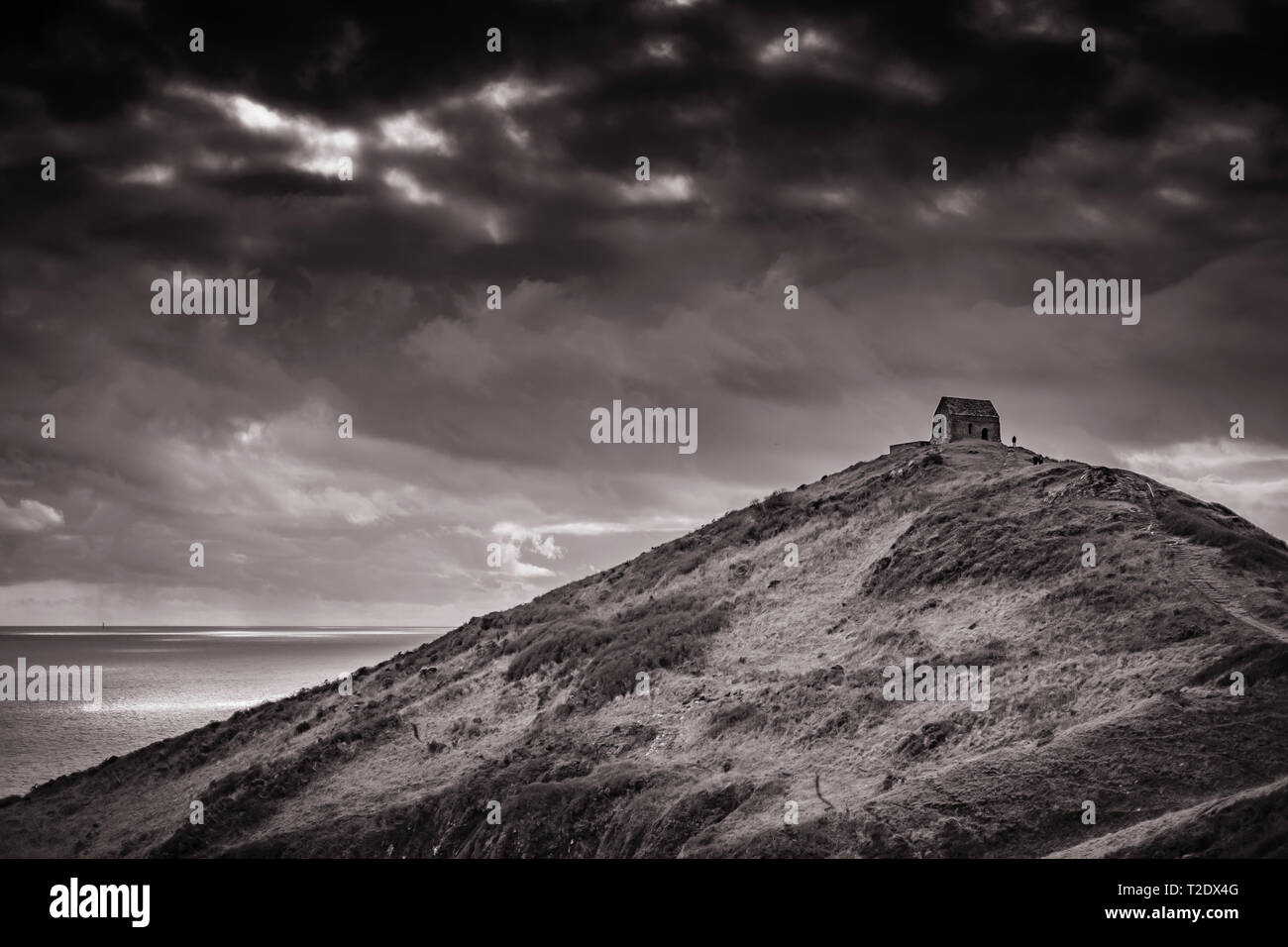 Cappella su di una collina a ridosso del mare nel Devon. Foto Stock