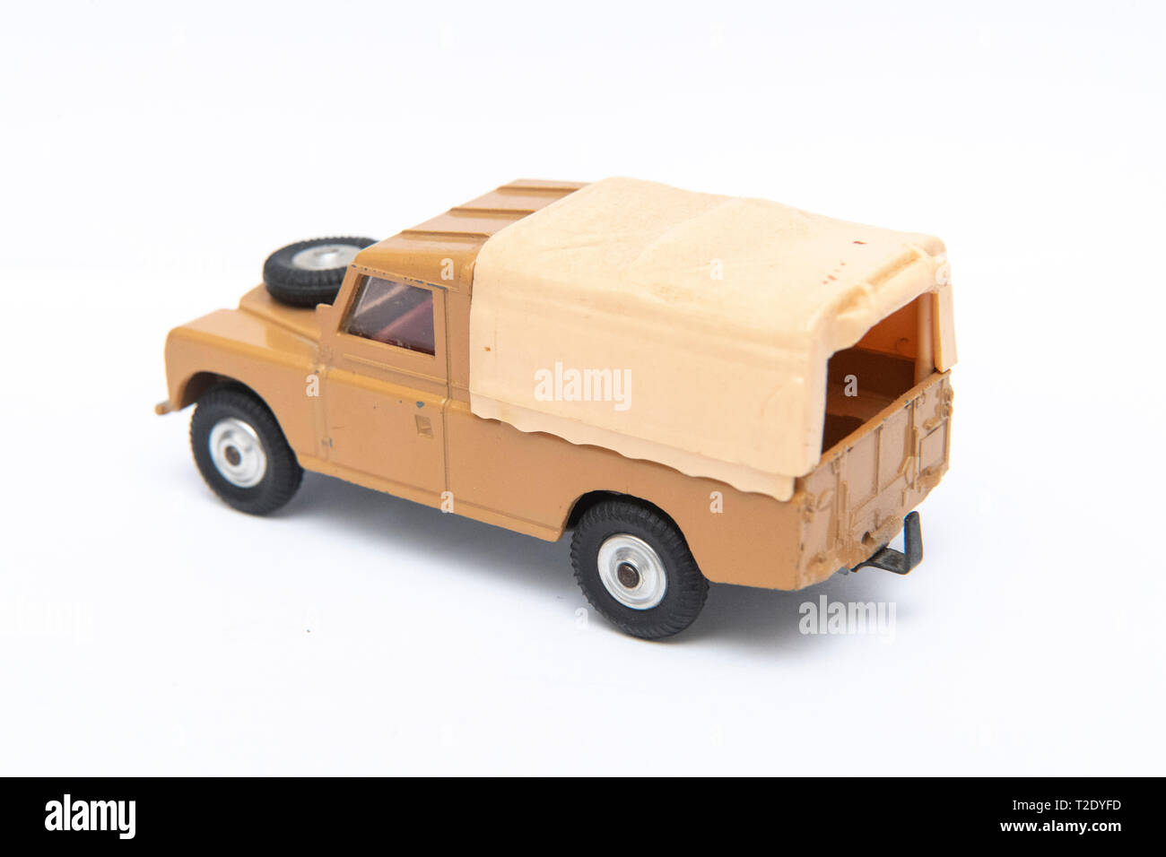 1/43 scale Vintage Toys Corgi modello n. 438 Land Rover 109 WB su sfondo bianco Foto Stock