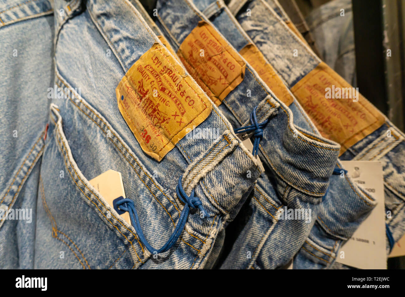 Vintage in jeans Levi Strauss & Co. flagship store in Times Square a New  York Martedì, Marzo 19, 2019 in anticipo della loro offerta pubblica  iniziale più tardi nel corso della settimana. (©