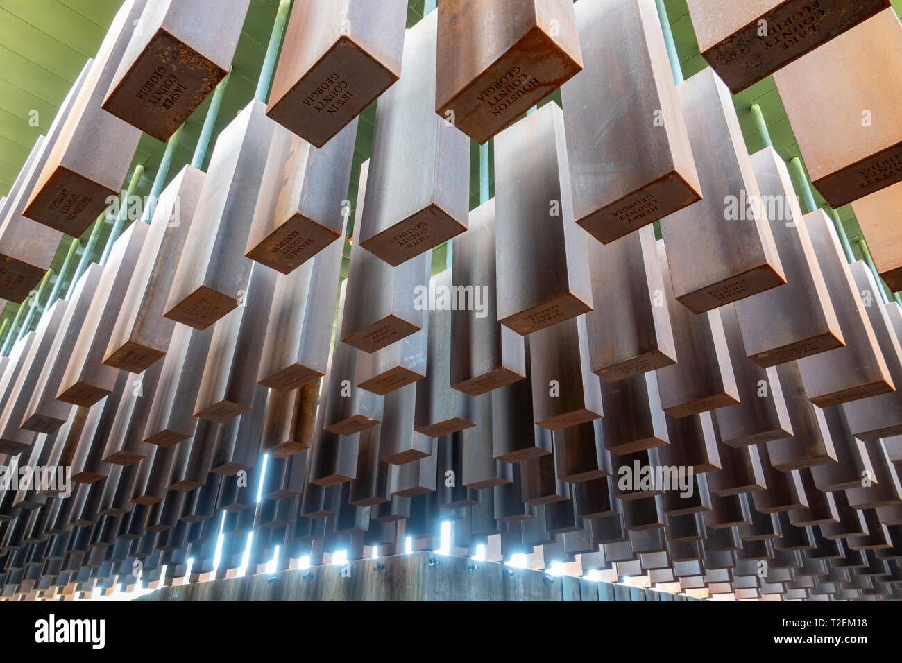 Stati Uniti d'America Alabama Montgomery memoriale nazionale per la giustizia e la pace in un museo di razza ingiustizia e linciaggi in America Foto Stock