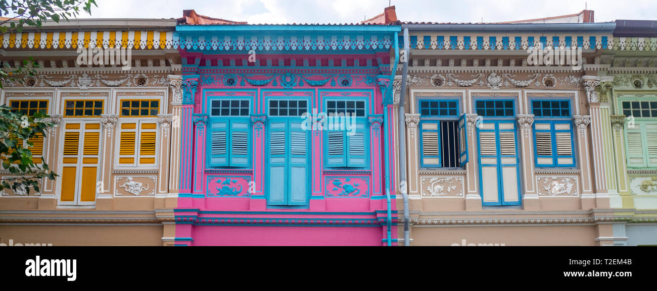 Peranakan colorate case a schiera popolari con instagrammers su Koon Seng Road, Joo Chiat, Geylang, Singapore. Foto Stock