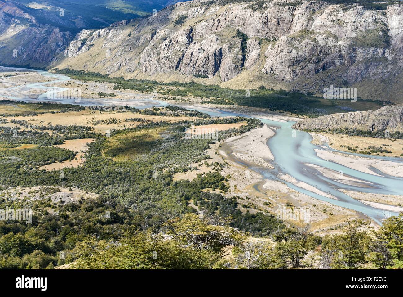 Ampio fiume valle del meandro di Rio de Las Vueltas, parco nazionale Los Glaciares, Ande, Santa Cruz Provincia, Patagonia, Argentina Foto Stock