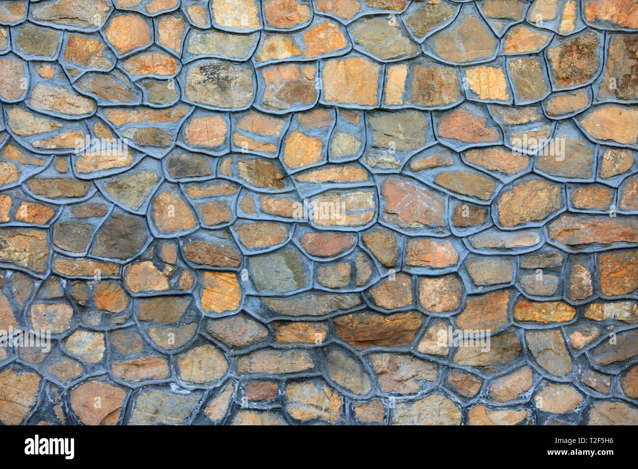 La texture di un muro di pietra. Il castello vecchio muro di pietra la texture dello sfondo. Muro di pietra come sfondo o texture. Parte di una parete di pietra Foto Stock