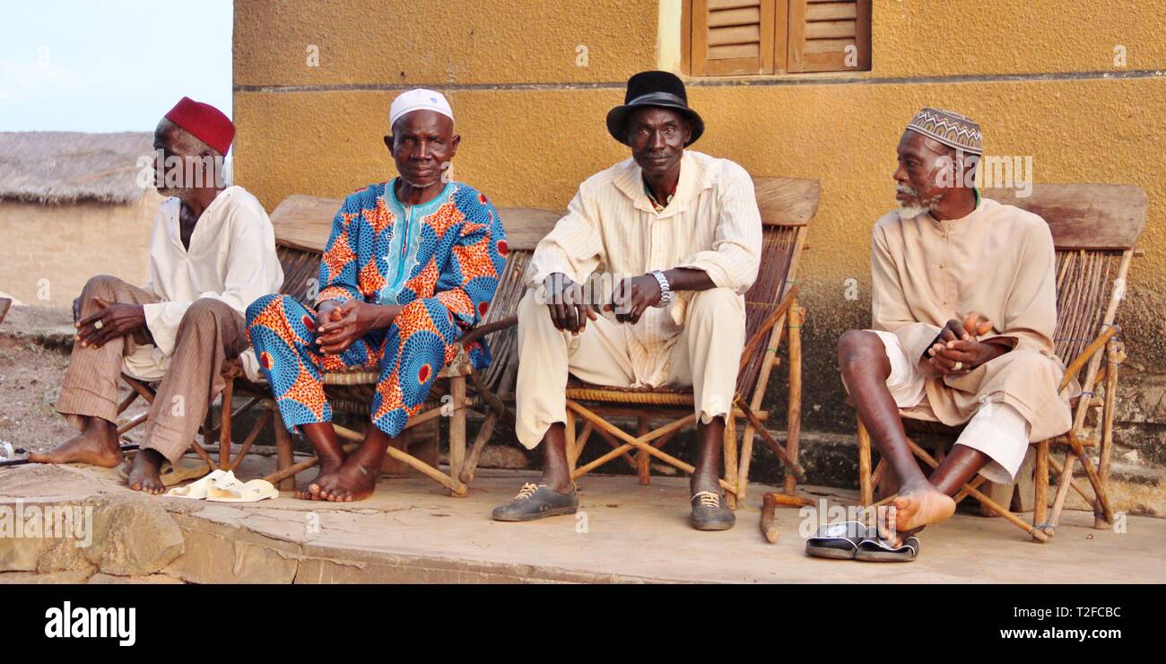 Gli anziani del villaggio, Yedandiekahai, Costa d'Avorio) Foto Stock