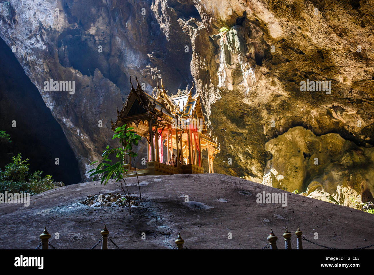 Praya Nakhon Grotta Khao Sam Roi Yot National Park In Thailandia Foto Stock Alamy