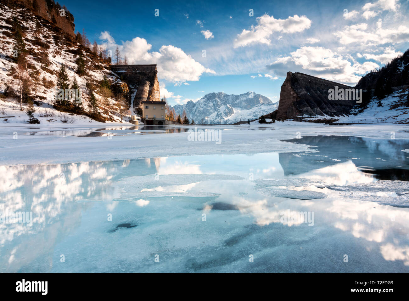 Diga Gleno a scongelare in provincia di Bergamo, la Valle di Scalve, Lombardia distretto in Italia, Europa Foto Stock Diga Gleno a scongelare in provincia di Bergamo, la Valle di Scalve, Lombardia distretto in Italia, Europa Foto Stock