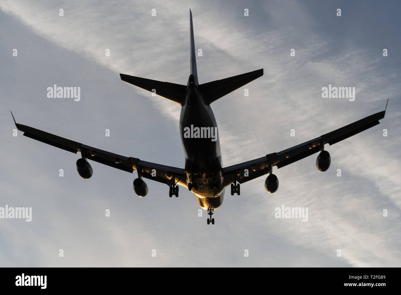 Richmond, British Columbia, Canada. 1 apr, 2019. Un British Airways Boeing 747-400 (G-CIVN) wide-body jetliner sul breve avvicinamento finale per l'atterraggio. Credito: Bayne Stanley/ZUMA filo/Alamy Live News Foto Stock