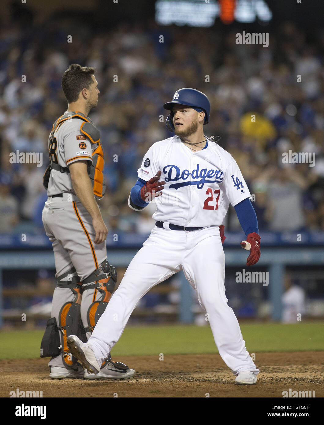 Los Angeles, California, USA. 1 apr, 2019. Alex Verdugo #27 del Los Angeles Dodgers celebra come egli arrotonda le basi dopo aver colpito un pizzico hit home run nella quinta inning di gioco off Drew Pomeranz #37 del San Francisco Giants al Dodger Stadium il 1 aprile 2019 a Los Angeles, California.Armando Arorizo Credito: Armando Arorizo/Prensa Internacional/ZUMA filo/Alamy Live News Foto Stock