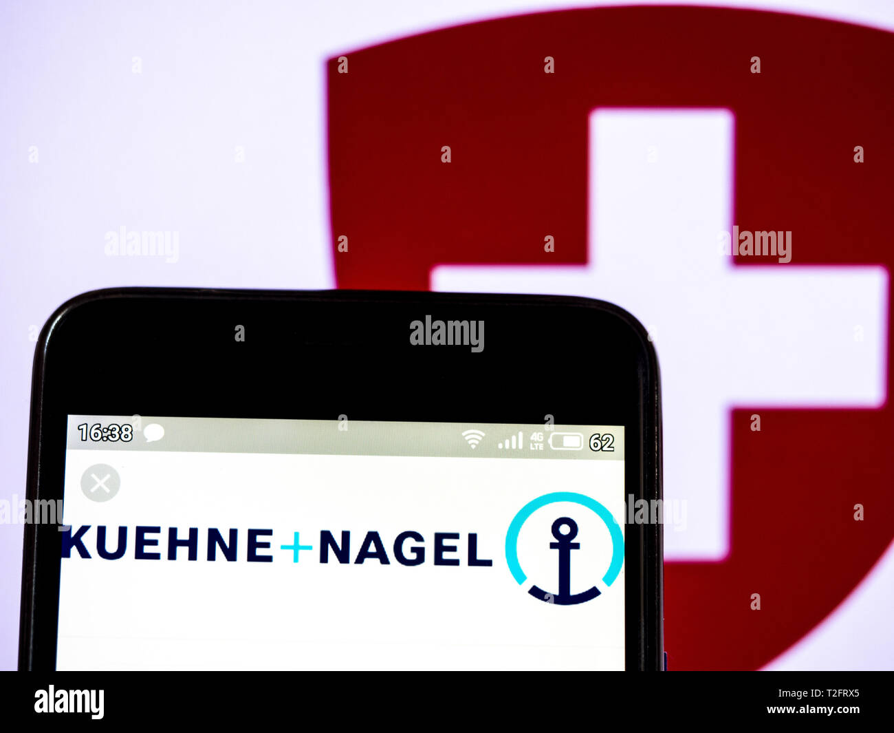 L'Ucraina. 2 apr, 2019. In questa foto illustrazione un Kuehne Nagel International AG und Co, visto il logo visualizzato su un telefono intelligente. Credito: Igor Golovniov SOPA/images/ZUMA filo/Alamy Live News Foto Stock