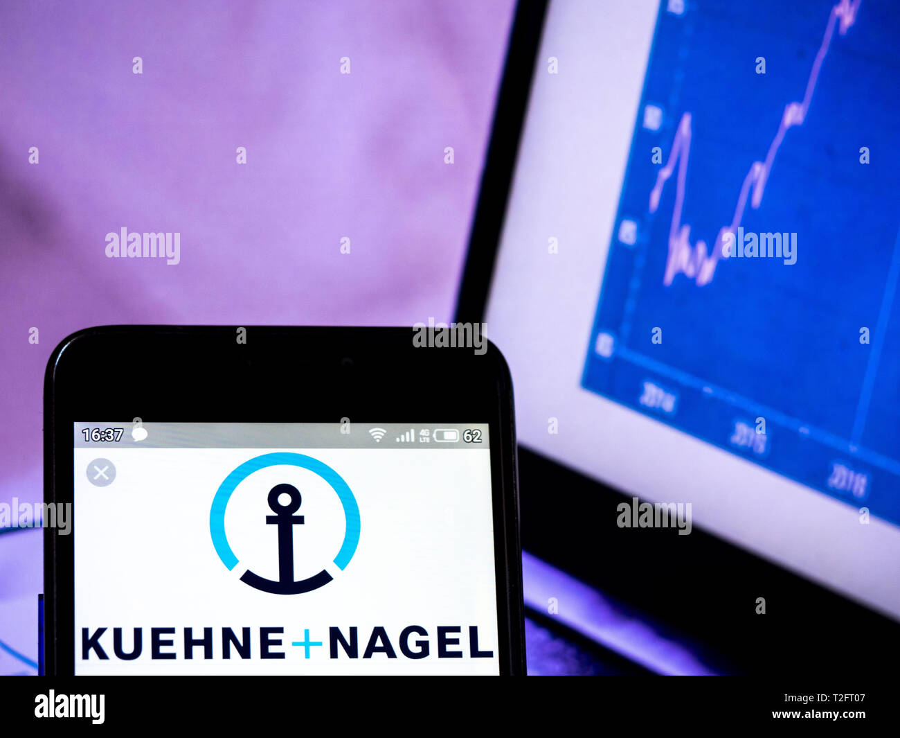 L'Ucraina. 2 apr, 2019. In questa foto illustrazione un Kuehne Nagel International AG und Co, visto il logo visualizzato su un telefono intelligente. Credito: Igor Golovniov SOPA/images/ZUMA filo/Alamy Live News Foto Stock