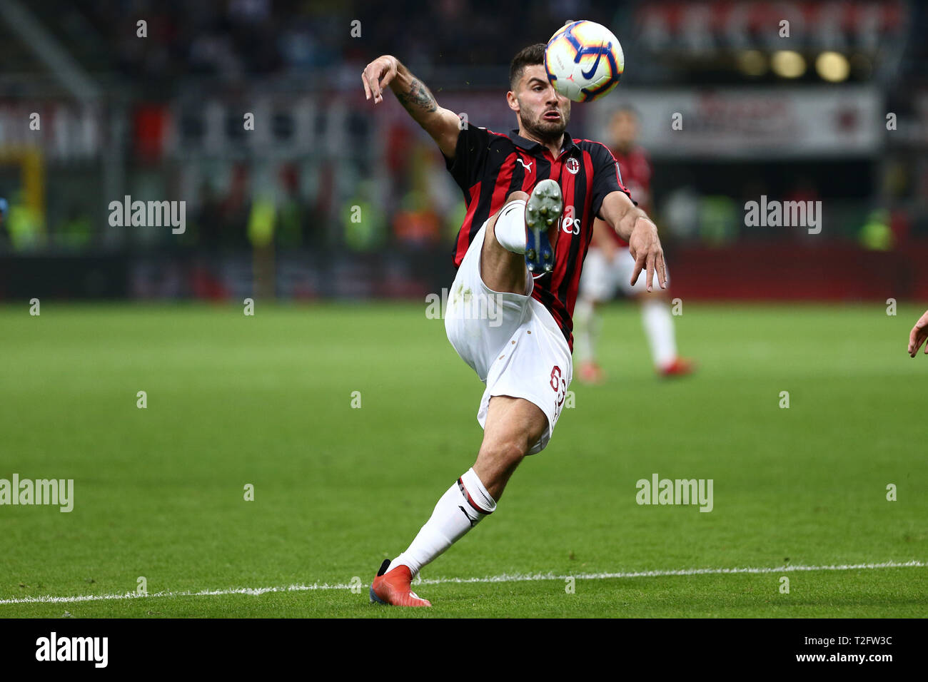 Milano, Italia. 02Th Aprile, 2019. Patrick Cutrone del Milan in azione durante la serie di una partita di calcio tra AC Milan e Udinese Calcio. Credito: Marco Canoniero/Alamy Live News Foto Stock