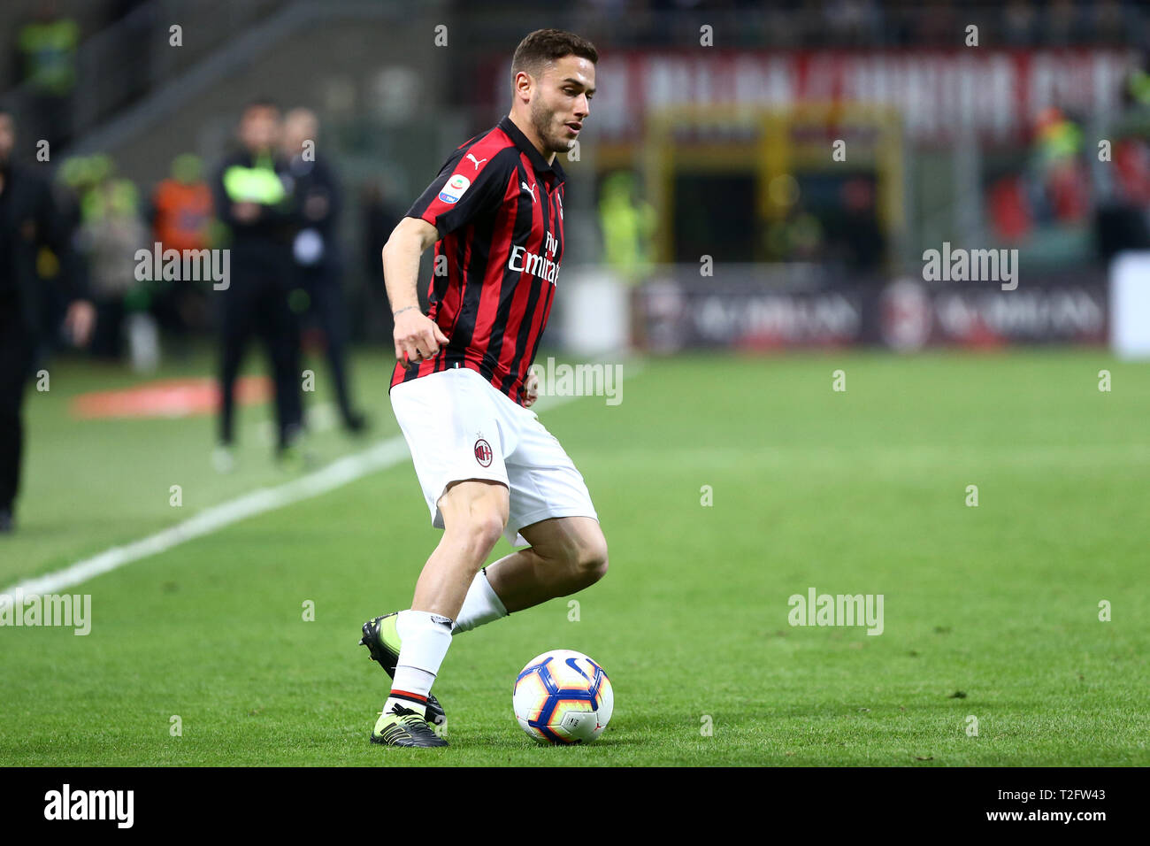 Milano, Italia. 02Th Aprile, 2019. Davide Calabria del Milan in azione durante la serie di una partita di calcio tra AC Milan e Udinese Calcio. Credito: Marco Canoniero/Alamy Live News Foto Stock