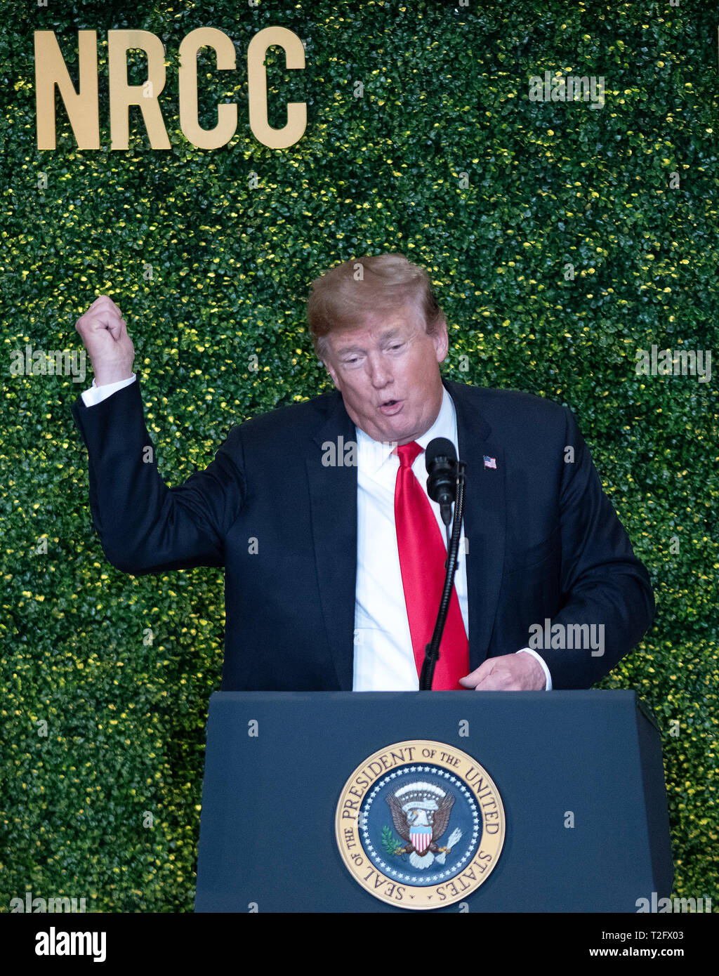 Il Presidente degli Stati Uniti, Trump offre commento a livello nazionale repubblicana Comitato congressuale (NRCC) Primavera cena presso il National Building Museum di Washington, DC Martedì, 2 aprile 2019. Credito: Ron Sachs/Piscina via CNP/MediaPunch Foto Stock