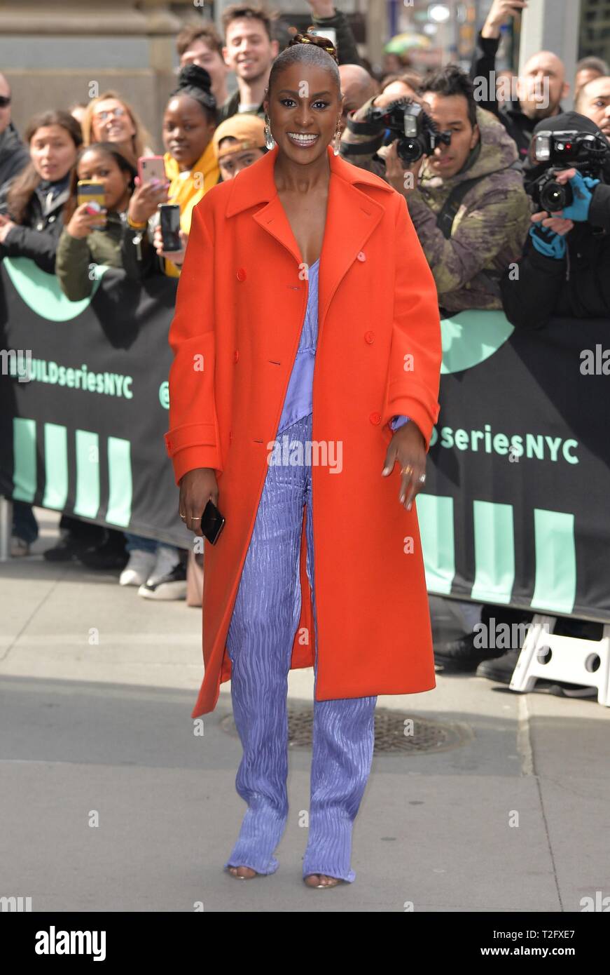 New York, NY, STATI UNITI D'AMERICA. 2 apr, 2019. Issa Rae fuori e circa per celebrità Candids - MER, New York, NY Aprile 2, 2019. Credito: Kristin Callahan/Everett raccolta/Alamy Live News Foto Stock