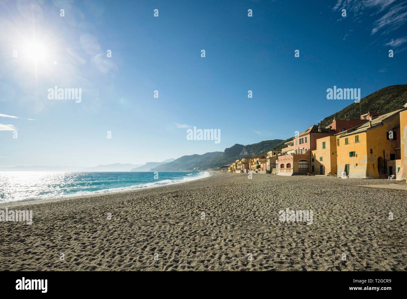 Case Colorate Sulla Spiaggia Varigotti Finale Ligure E La