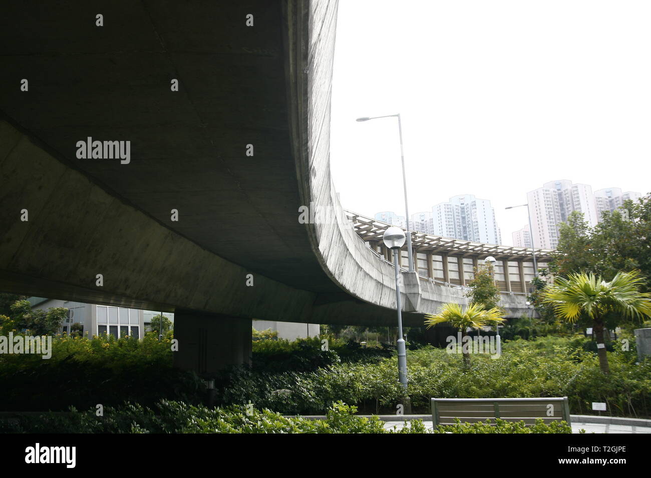 Al di sotto di una autostrada a Hong Kong Foto Stock