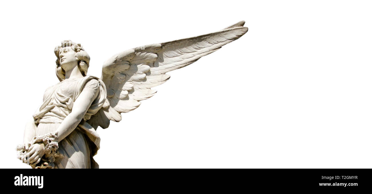 White angelo custode della scultura in marmo con open ali lunghe isolato su bianco ampio formato panorama sullo sfondo. Pensieroso triste espressione mani di scultura h Foto Stock
