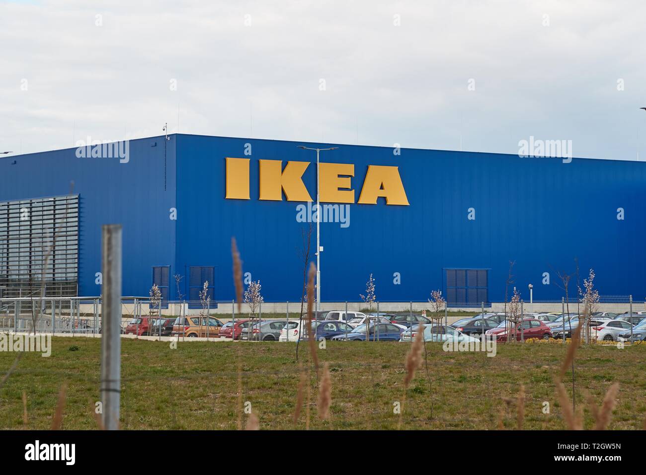 Negozio Ikea segno sulla parete blu Foto Stock
