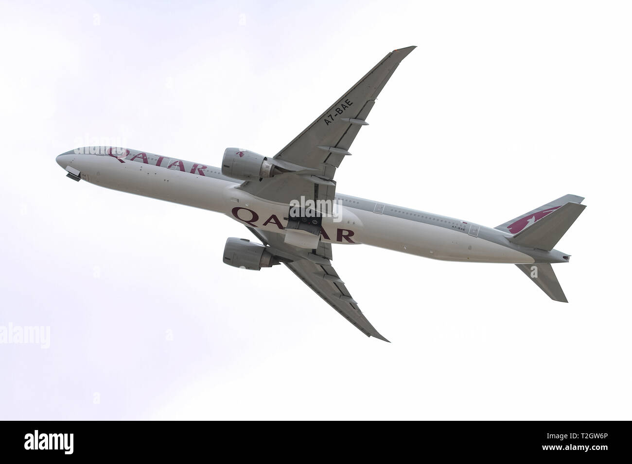 ISTANBUL, Turchia - 30 settembre 2018: Qatar Airways Boeing 777-3DZER (CN) 36104 decolla dall'aeroporto Istanbul Ataturk. Qatar Airways ha 220 fleet Foto Stock