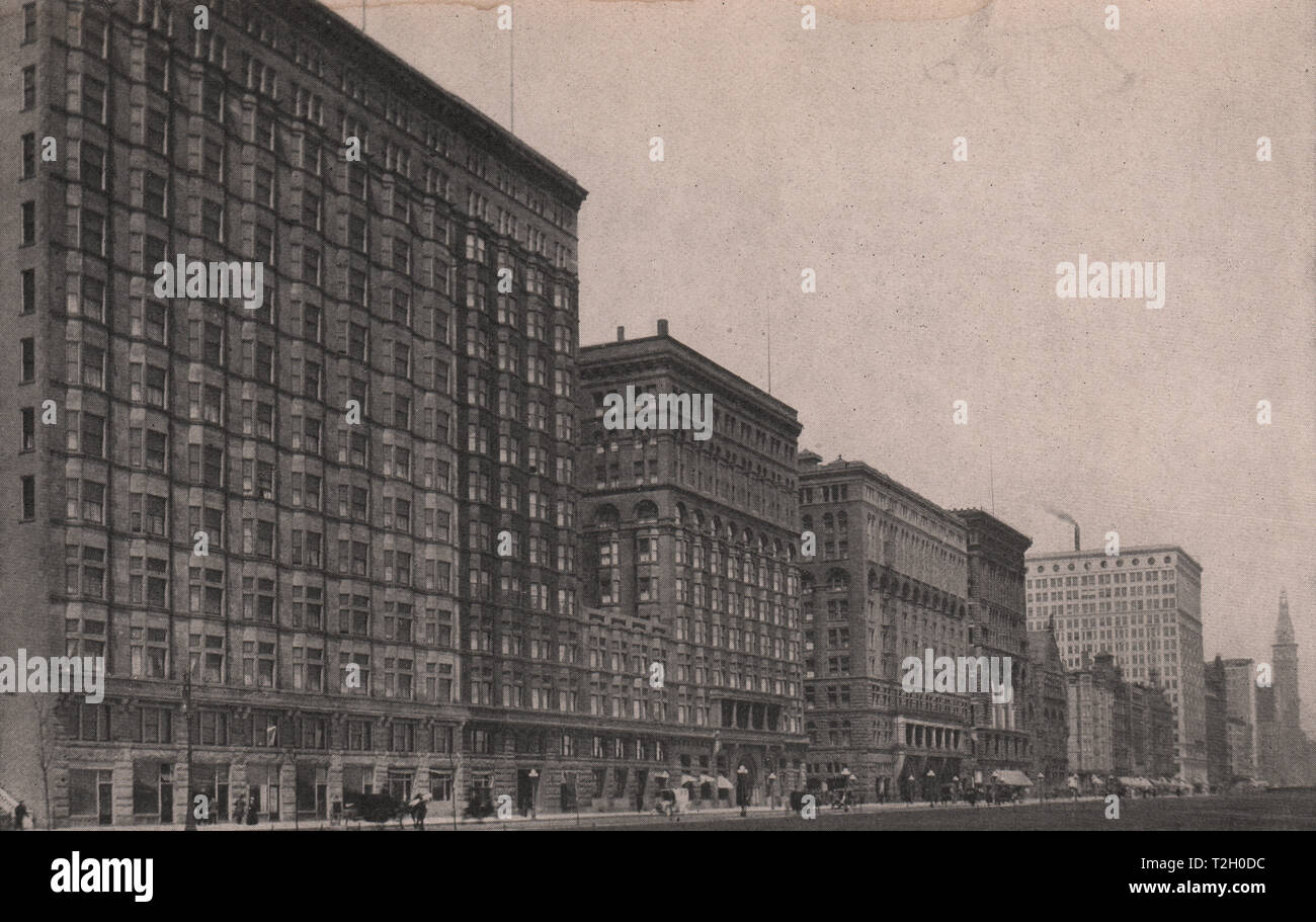 Proprio di fronte al lago; Michigan Avenue, a nord. Nuovo hotel congressuale. Auditorium. Belle arti edificio. Scambio ferroviario. Montgomery Ward & Co Foto Stock