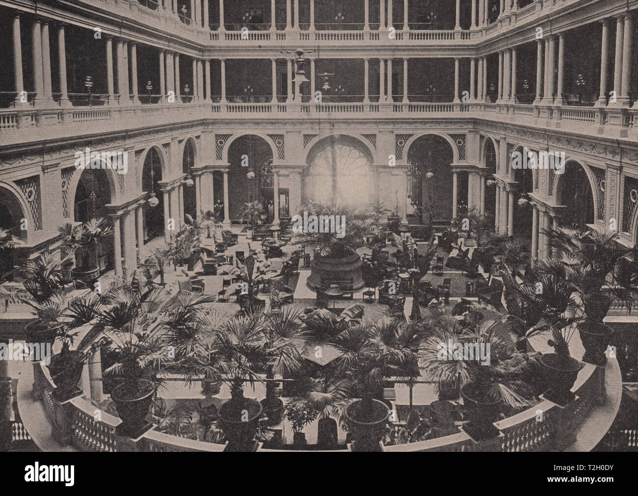 La corte interna del Palace Hotel. Questa Corte ha di recente è stato montato fino ad una grande spesa, dando un grand & home-l'aspetto simile Foto Stock