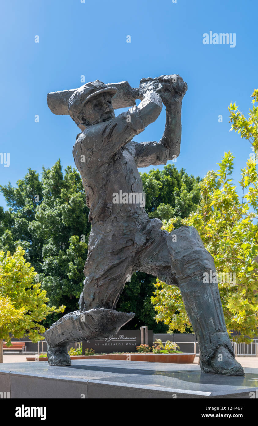 Statua della Australian cricketeer Sir Donald Bradman fuori Adelaide Oval, Adelaide, South Australia, Australia Foto Stock