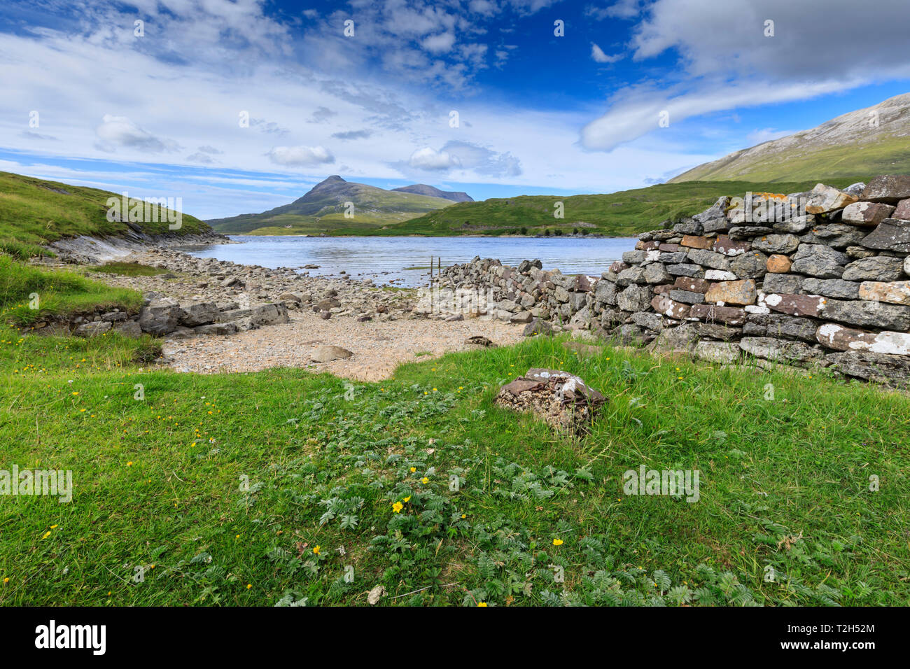 Cinta muraria del castello di Ardvreck in Scozia, Europa Foto Stock