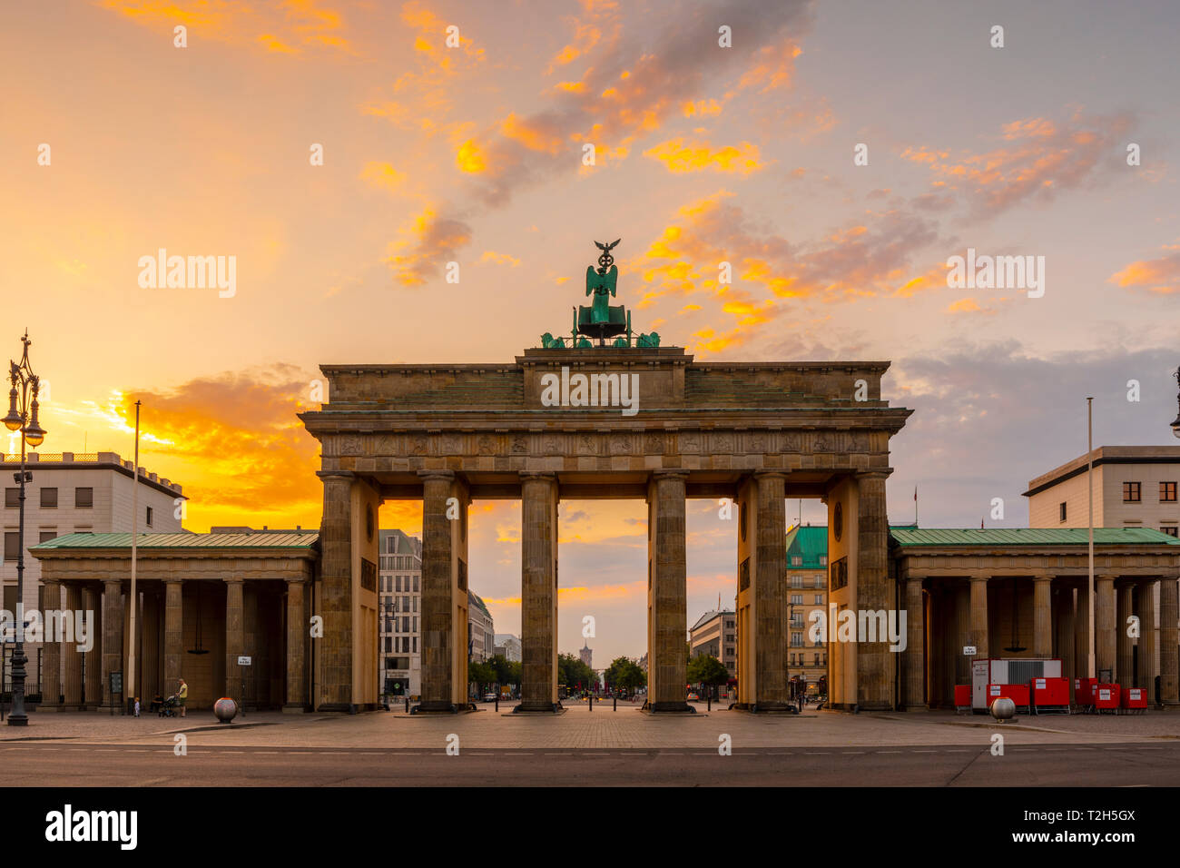 La Porta di Brandeburgo a sunrise di Berlino in Germania, Europa Foto Stock