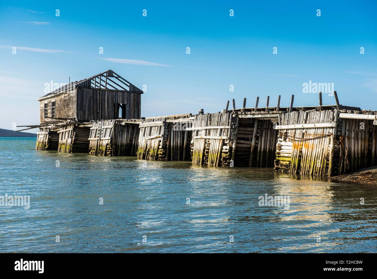 Le case in legno della vecchia miniera di carbone russo, Colesbukta, Svalbard artico, Norvegia Foto Stock