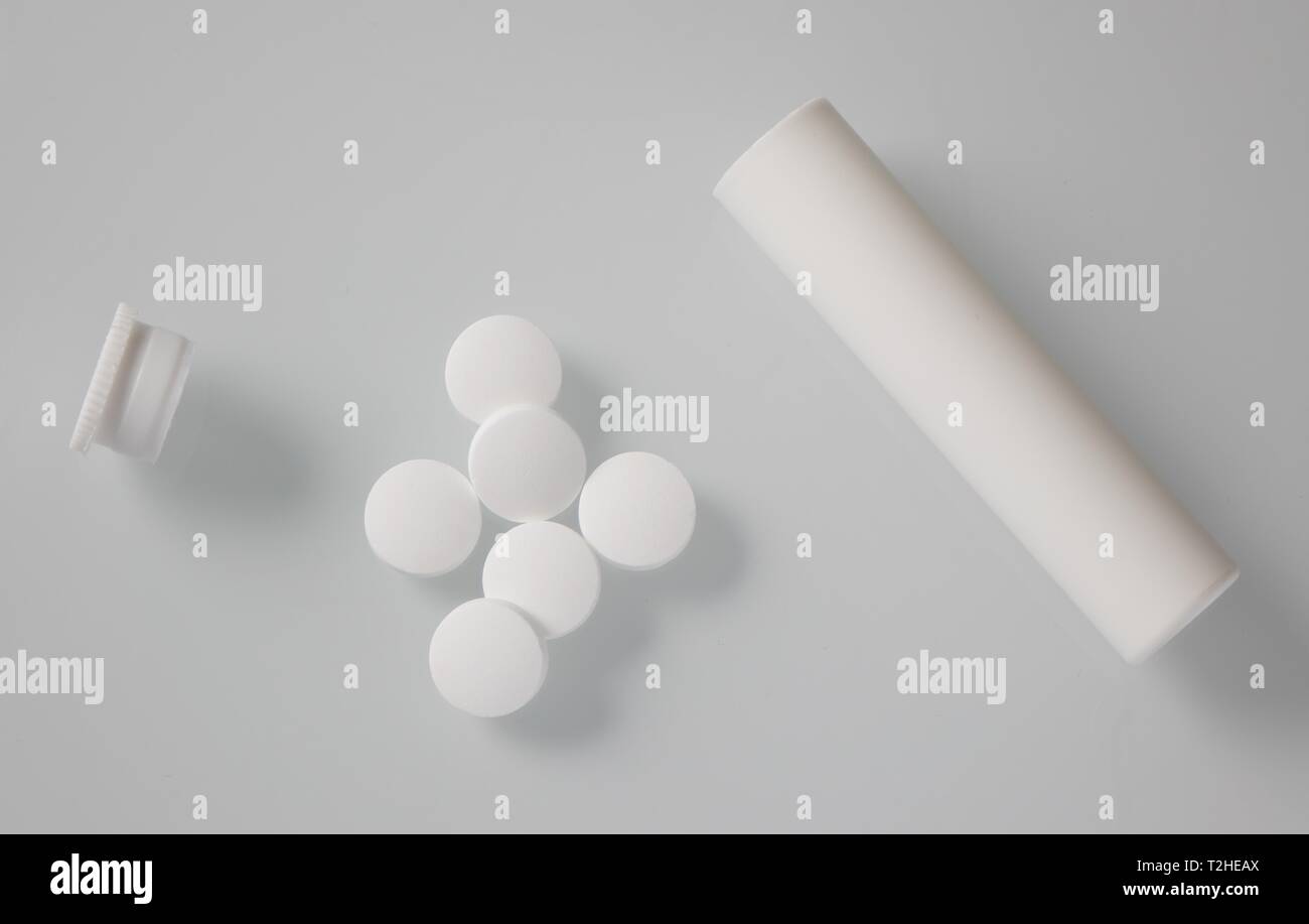 Tubo di tablet con compresse, bianco, sfondo luminoso, Germania Foto Stock