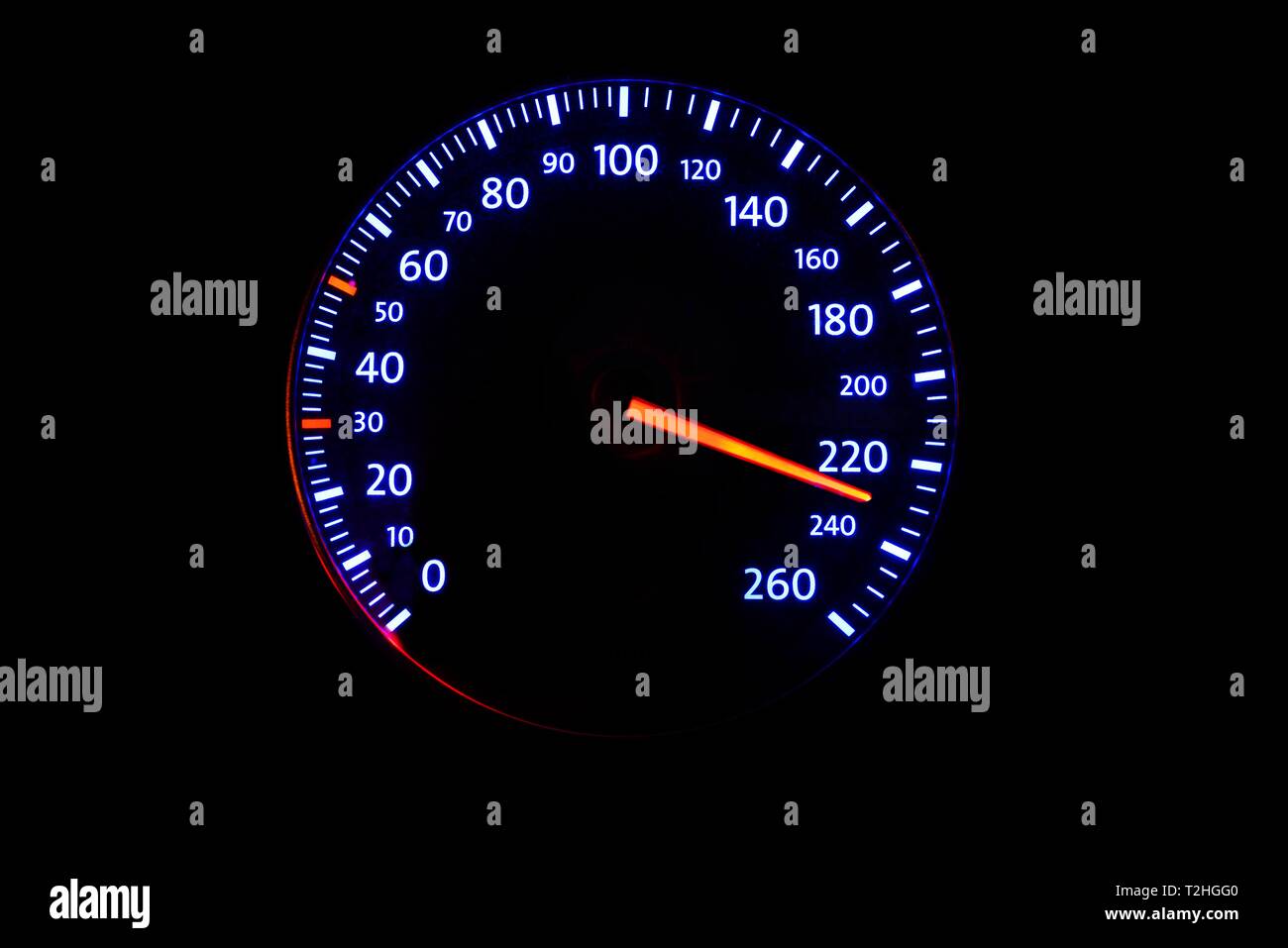 Il tachimetro con display di velocità 220 km/h, immagine simbolo di pericolo a causa di un eccesso di velocità, la velocità di guida è troppo elevata, Germania Foto Stock